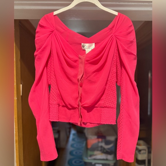 In Earnest top NWT - Picture 3 of 10